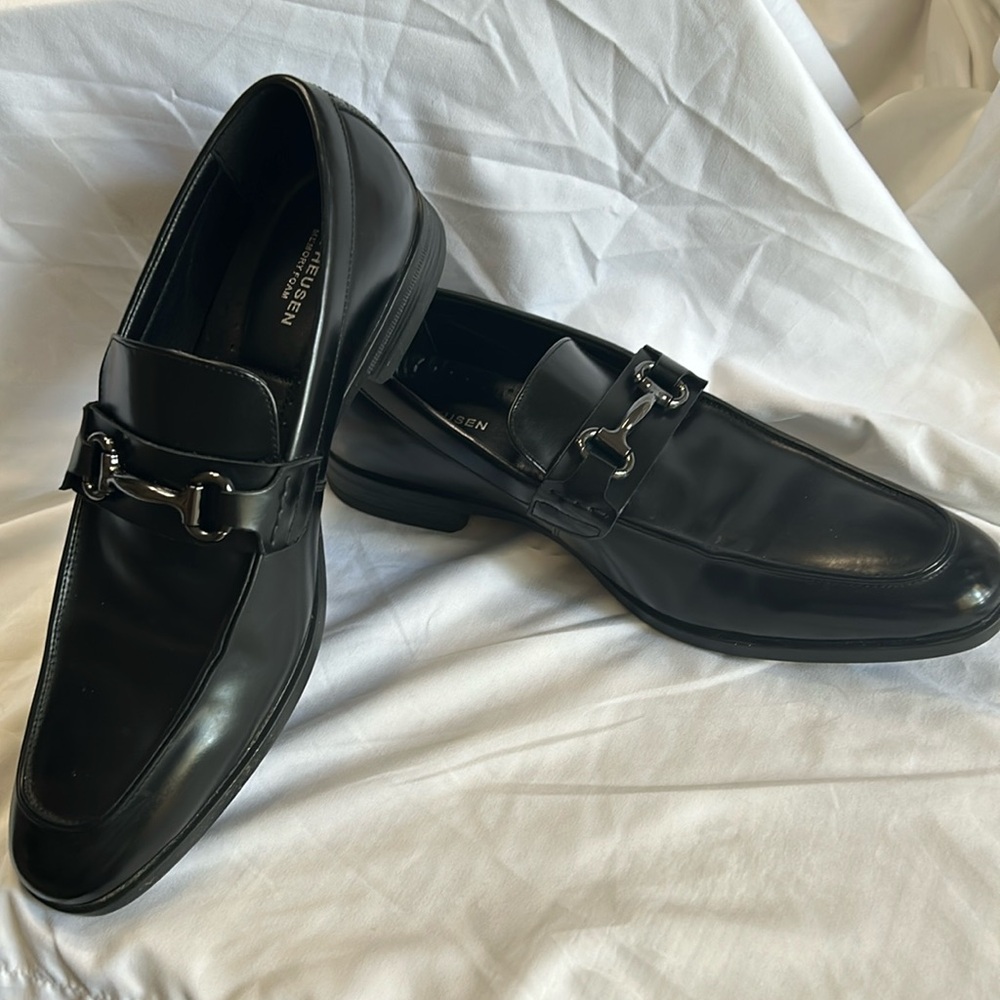 Van Heusen, Raymond, men’s size 10 1/2 black dress loafers practically new!